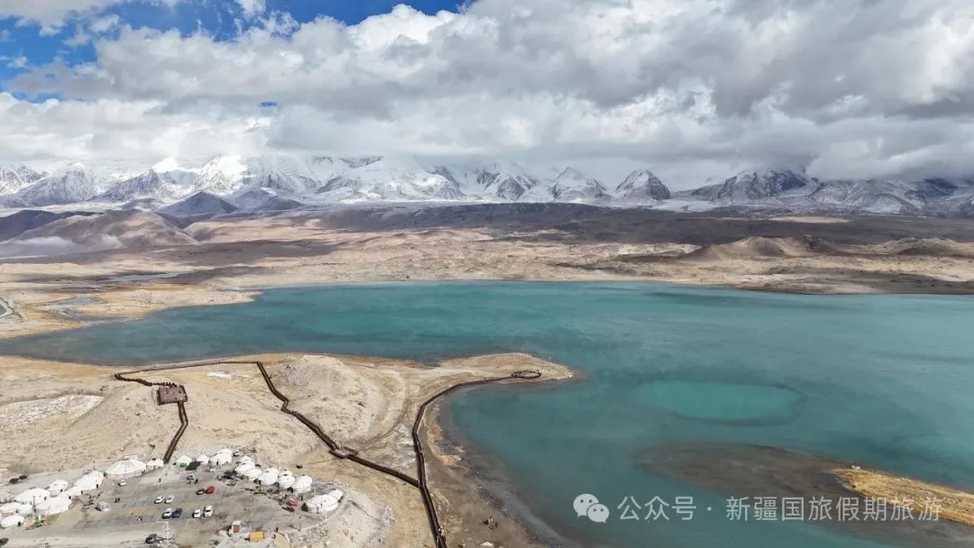 揭秘新疆旅游热潮：来新疆的旅游游客最爱在哪些旅游领域花钱？