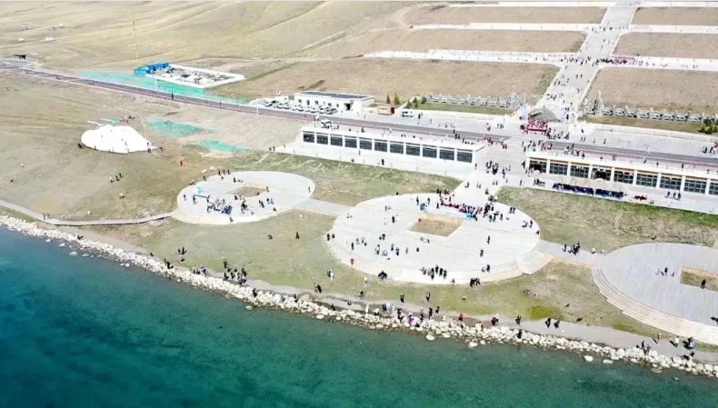 新疆旅游路线怎么安排？超详细北疆+南疆行程规划